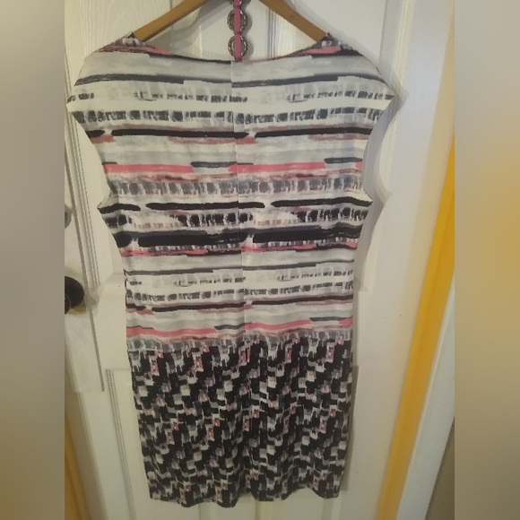 Women's dress - Picture 2 of 2